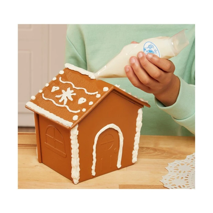 Little Tikes Creative Chefs Gingerbread House Kit