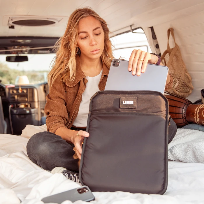 UAG Shock Sleeve Ανθεκτική Μαύρη για iPad Pro 11" (2020)