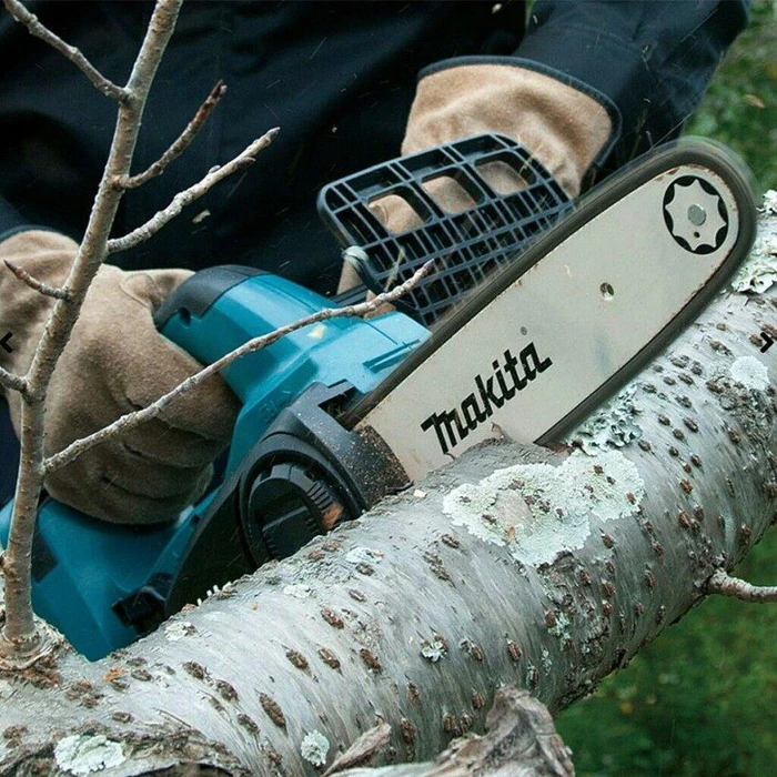 Makita DUC122Z Cordless Pruning Chainsaw (Tool Only) 18V, 2.6 kg, 11.5 cm bar