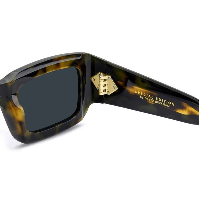 David Beckham Men's Sunglasses DB-7131-S-WR7 – Acetate Black Frame, Mirrored Category 3 Green Lens, Size 52/22/140 mm
