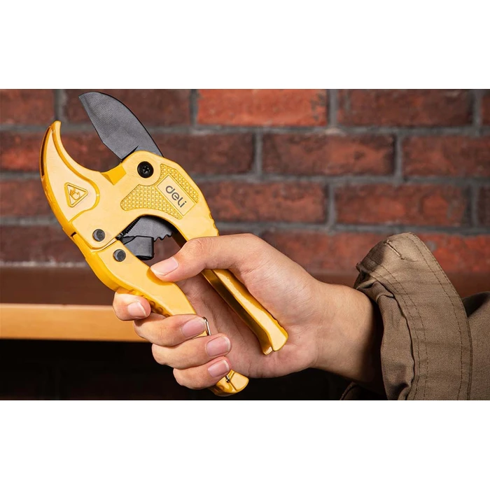 DELI Plastic Pipe Cutter 42mm