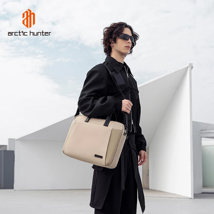 ARCTIC HUNTER Shoulder Bag GWB00848 with 15.6 inch laptop compartment 9L Khaki