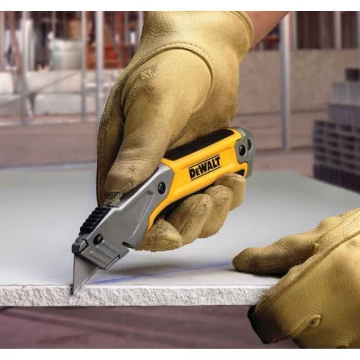 Dewalt Folding Utility Knife with Plastic Body DWHT10046-0