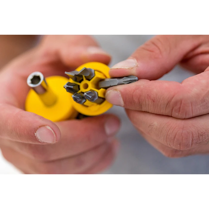 Stanley Ratcheting Screwdriver with 6 Magnetic Interchangeable Bits 0-66-358