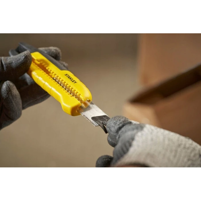 Stanley FatMax Folding Utility Knife with Plastic Body, 18 mm Blade