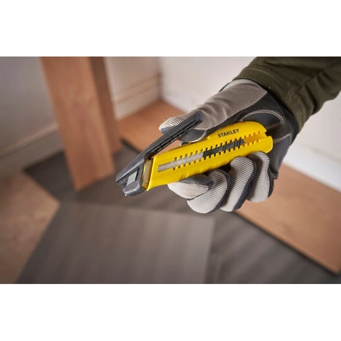 Stanley FatMax Folding Utility Knife with Plastic Body, 18 mm Blade