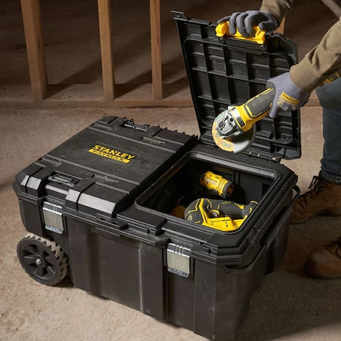 Stanley FatMax Wheeled Plastic Toolbox / Storage Chest for Tools FMST17870-1 (66.6 x 45.8 x 34 cm)