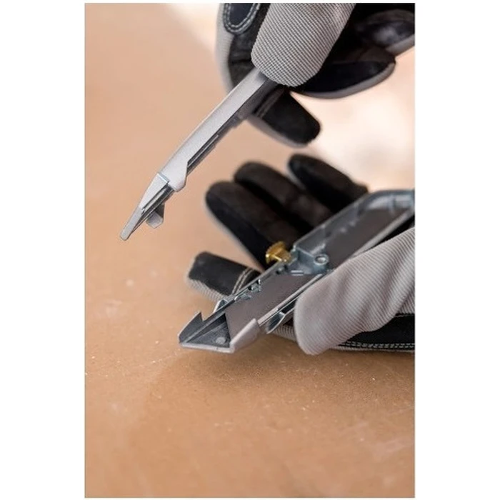 Stanley Folding Utility Knife (Metal Body) 2-10-099