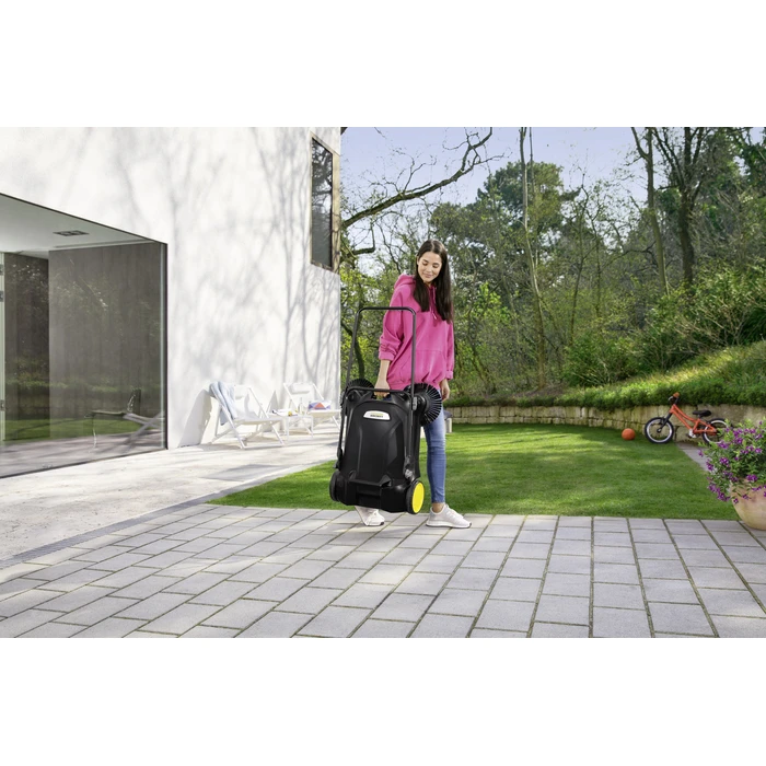 Kärcher Push Sweeper S 4 Twin (1.766-363.0) - Manual Sweeper, 20 L, 680 mm