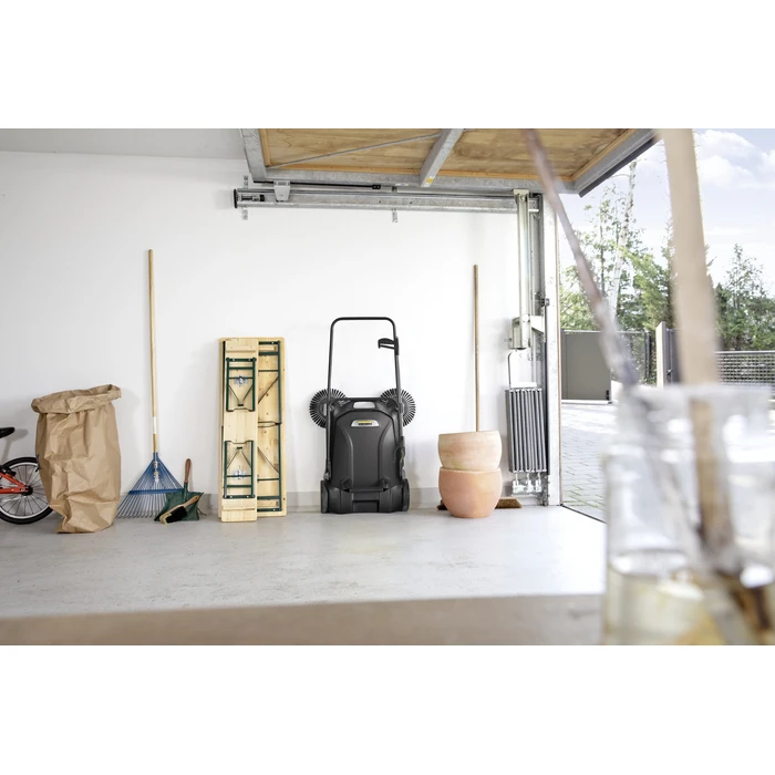 Kärcher Push Sweeper S 4 Twin (1.766-363.0) - Manual Sweeper, 20 L, 680 mm