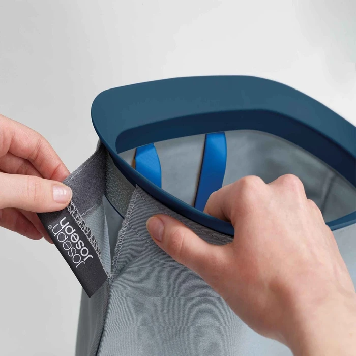 Αξεσουάρ για πλύσιμο, στέγνωμα & σιδέρωμα Joseph Joseph Tota Trio 90L καλάθι διαχωρισμού απλύτων Black με 3 θήκες