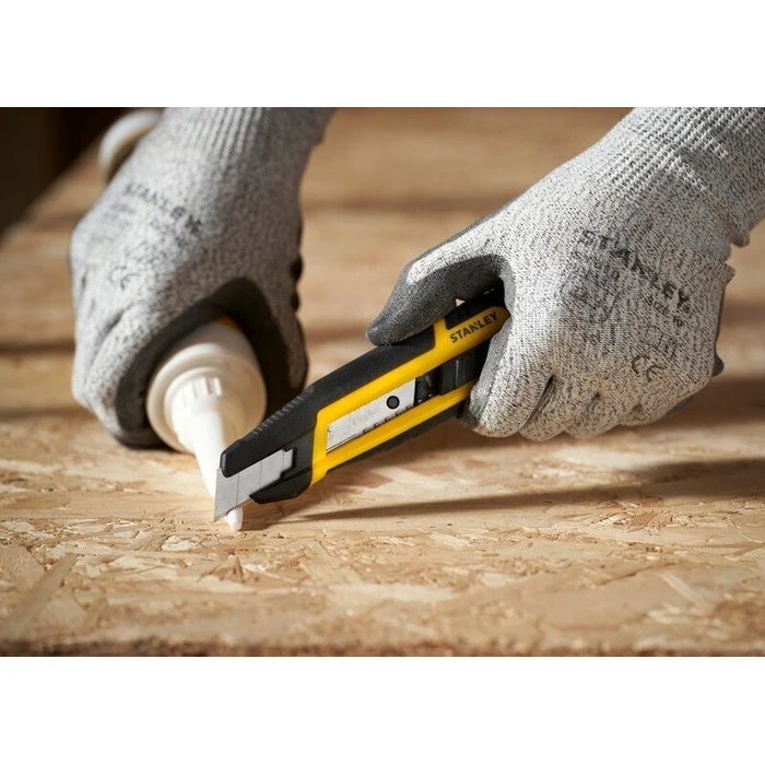 Stanley Quick Snap Utility Knife with Plastic Body, 18mm Blade Width STHT10501-0