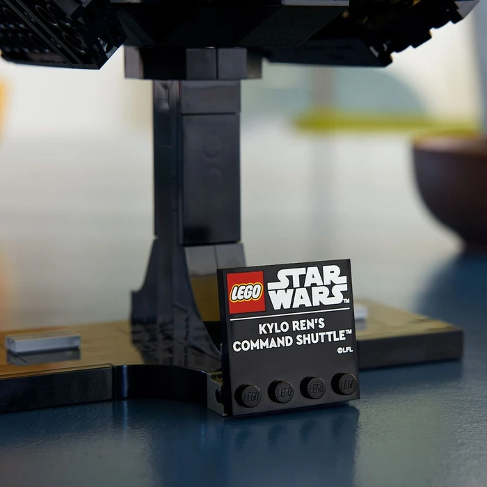 LEGO Star Wars - Kylo Ren's Command Shuttle (75406) — 386 pieces, Ages 18+