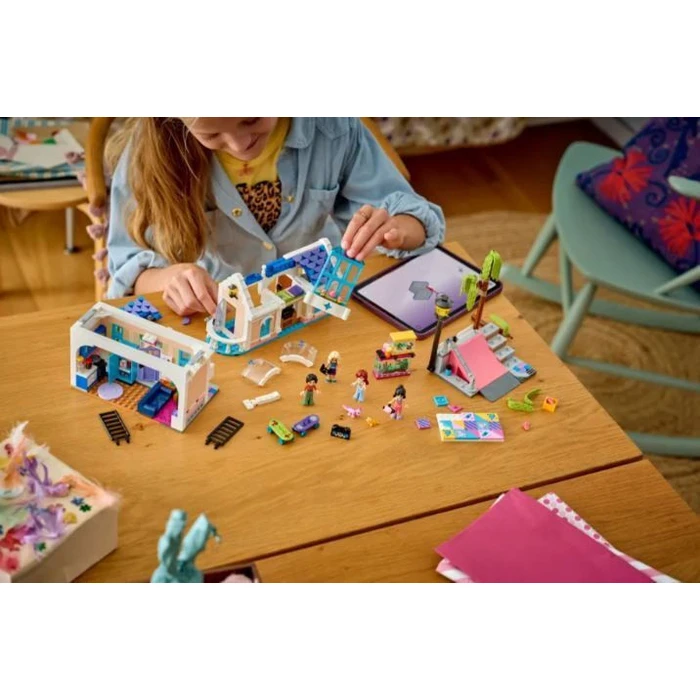 LEGO Friends Lianns Family House