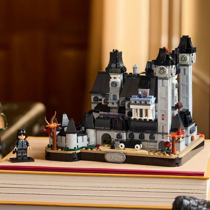 LEGO Wednesday: Nevermore Academy (76788) — Σετ Nevermore Academy