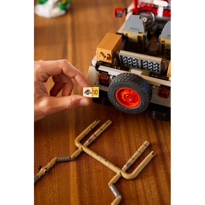 LEGO Jurassic World - Jurassic Park Jeep Wrangler (Set 77984) — 1924 pieces, Adults Welcome (18+)