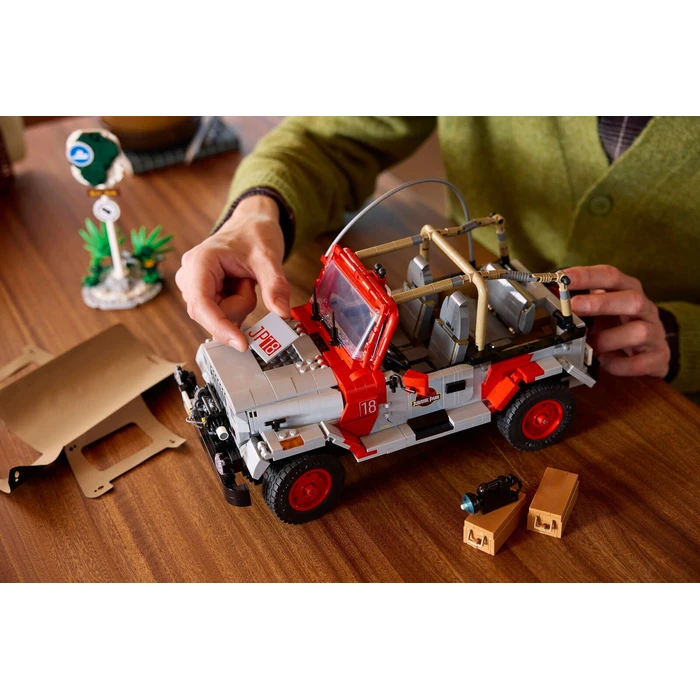 LEGO Jurassic World - Jurassic Park Jeep Wrangler (Set 77984) — 1924 pieces, Adults Welcome (18+)
