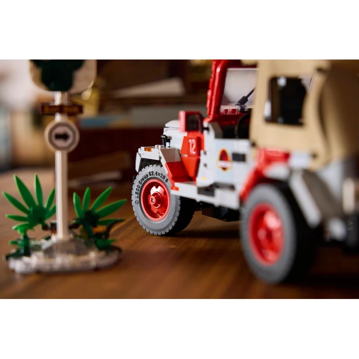 LEGO Jurassic World - Jurassic Park Jeep Wrangler (Set 77984) — 1924 pieces, Adults Welcome (18+)