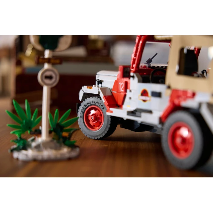LEGO Jurassic World - Jurassic Park Jeep Wrangler (Set 77984) — 1924 pieces, Adults Welcome (18+)