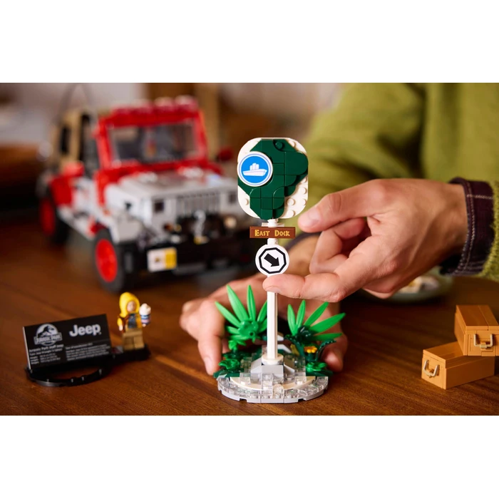 LEGO Jurassic World - Jurassic Park Jeep Wrangler (Set 77984) — 1924 pieces, Adults Welcome (18+)