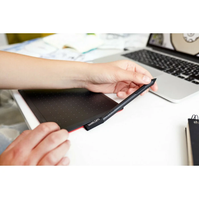 Wacom One Medium Γραφίδα Σχεδίασης χωρίς Οθόνη Black / Red