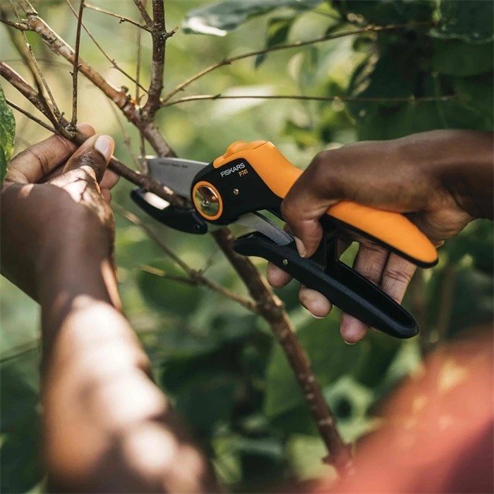 Fiskars Pruning Shears 28.5 cm (Max Cutting Ø 24 mm) - Model 1057171