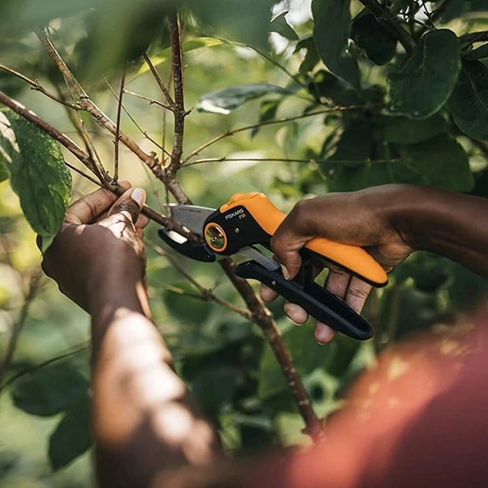 Fiskars Pruning Shears 28.5 cm (Max Cutting Ø 24 mm) - Model 1057171