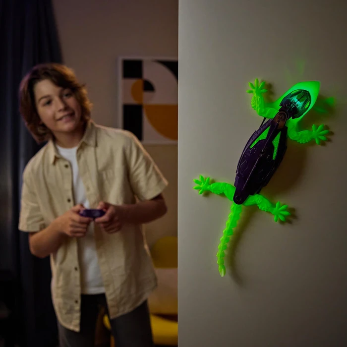 Spin Master Hexbots: Glowing Wall Crawler Gecko (Green Gecko)