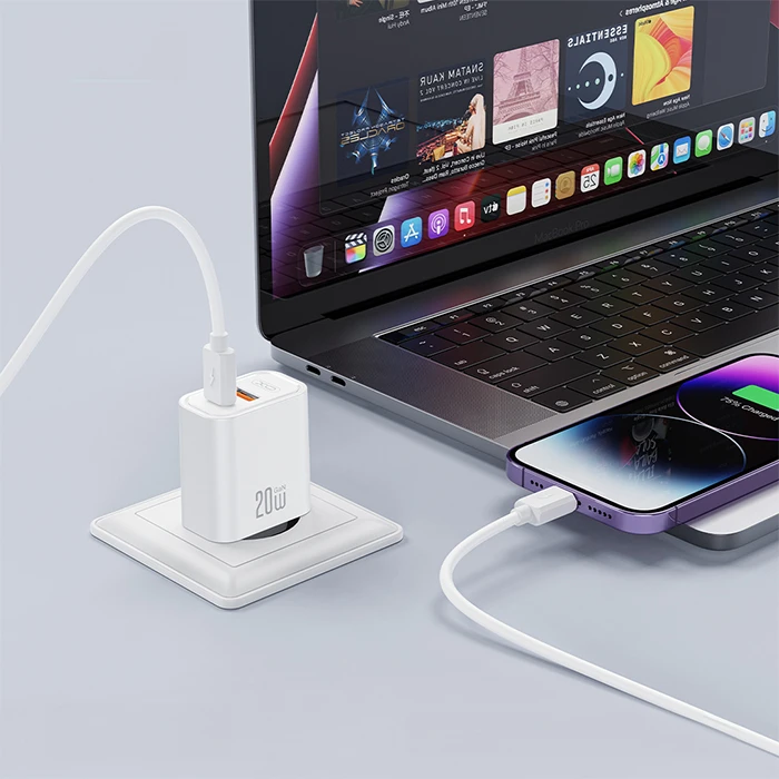 XO Charger Universal CE40 20W White