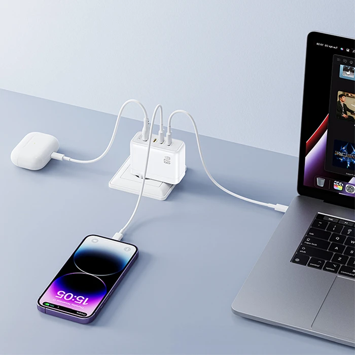 XO Universal GaN Charger with 4 Outputs 67W