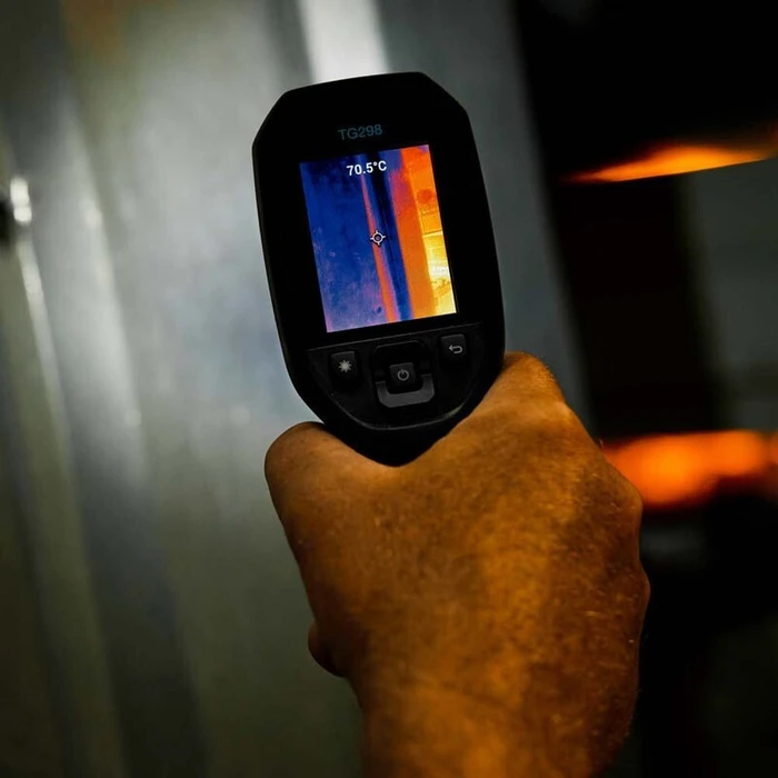 FLIR TG298 Thermal Camera with 2.4" Display, Wi‑Fi & Bluetooth