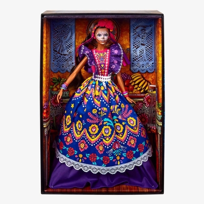 Product Mattel Barbie Signature: Dia De Los Muertos Female Doll (HBY09) EN,FR,DE,IT,NL,ES,PT,SE,FI,DK,NO,PL,CZ,SL,HU,RU,GR,TR,AR Pack / Carton Window Box with Plastic Film base image