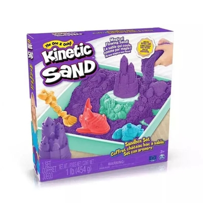 Product Spin Master Kinetic Sand: Sandbox Set - Purple (20143456-20146488) EN,FR,ES,DE,NL,IT,PT,RU,PL,CZ,SK,HU,RO,GR,HR,BG,SL,TR Pack / Carton Box base image