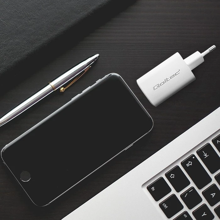 Φορτιστής Πρίζας Qoltec 50765 White AC Fast charging Indoor