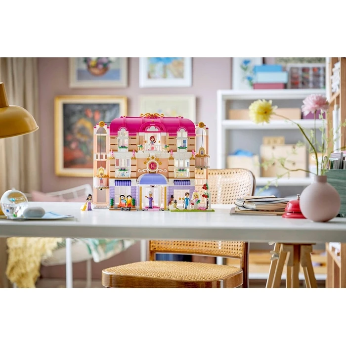 LEGO FRIENDS Grand Hotel από την Heartlake City