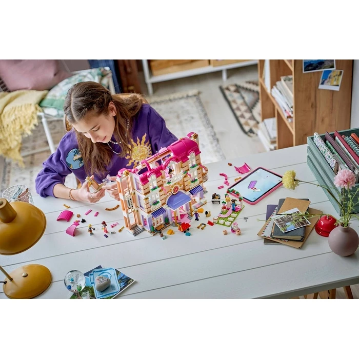 LEGO FRIENDS Grand Hotel από την Heartlake City