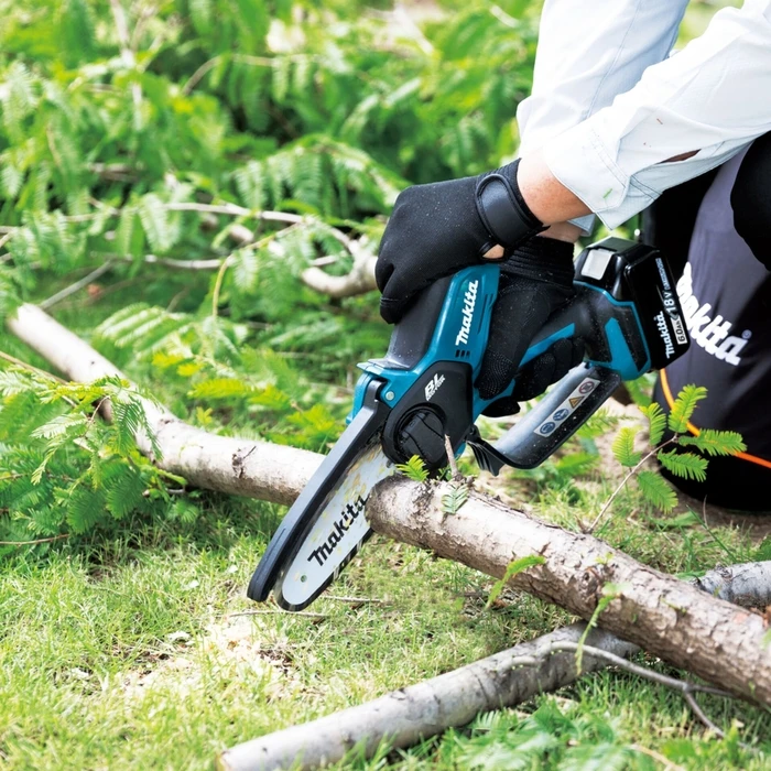 Makita Cordless Chainsaw Solo Brushless 18V with 15 cm Bar DUC150Z