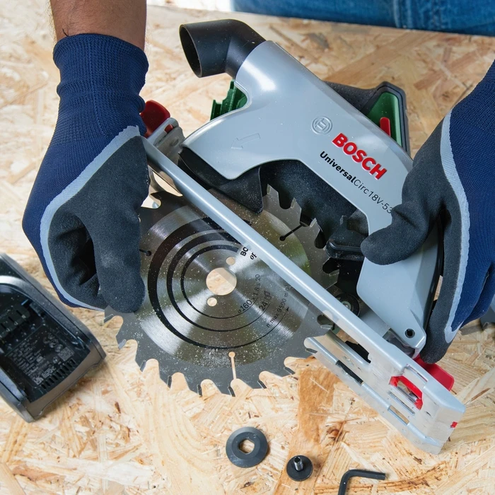 Bosch 06033B1400 18V Cordless Circular Saw Solo with Dust Extraction System (battery not included)