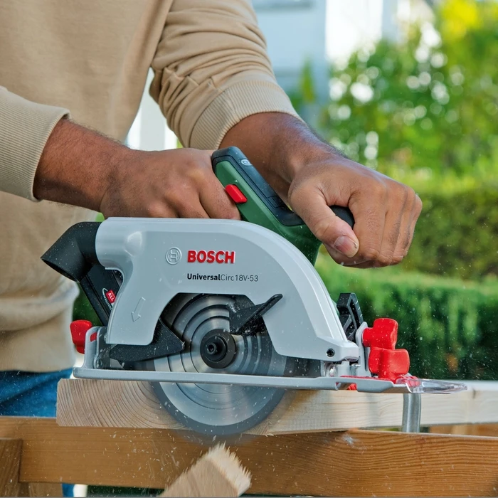 Bosch 06033B1400 18V Cordless Circular Saw Solo with Dust Extraction System (battery not included)