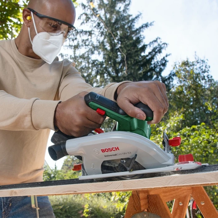 Bosch 06033B1400 18V Cordless Circular Saw Solo with Dust Extraction System (battery not included)