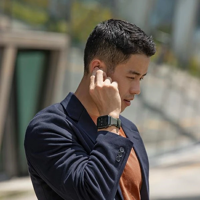 UNIQ Linus strap Apple Watch 4/5/6/7/SE/8/9/Ultra 44/45/49mm Airosoft Silicone black/midnight black