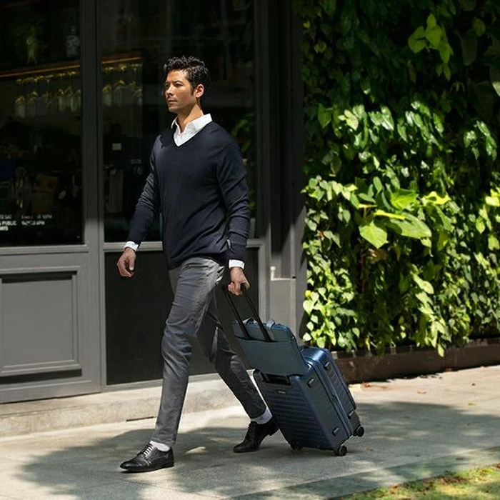 UNIQ Stockholm laptop Sleeve 16 inch abyss blue