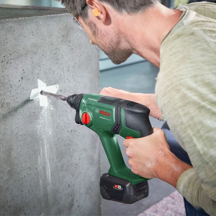 Bosch UniversalHammer 18V Akku-Bohrhammer