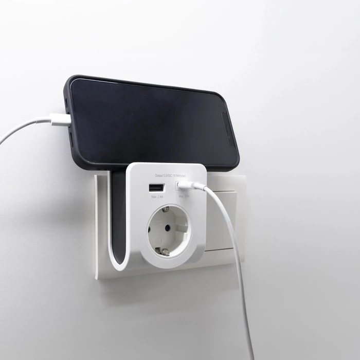 Πολύπριζο REV USB with 240V Steck Dose plus USB-A&C 0020770112