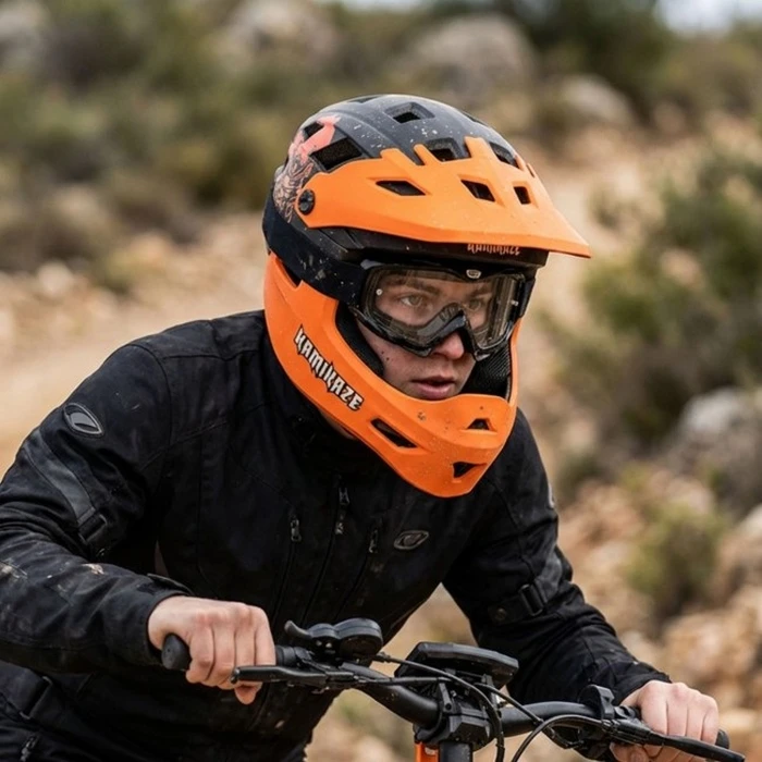 Kamikaze Ronin Helmet Orange with Chin Guard L (58–61 cm)