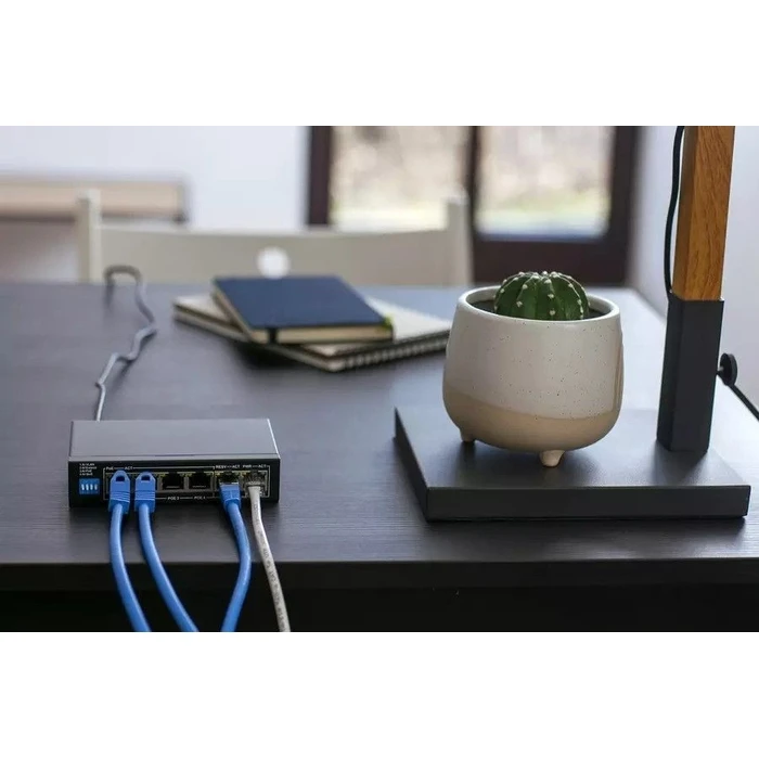 Network Switch Extralink KRIOS PoE 4x Gigabit PoE/PoE+, 2x RJ45 60W