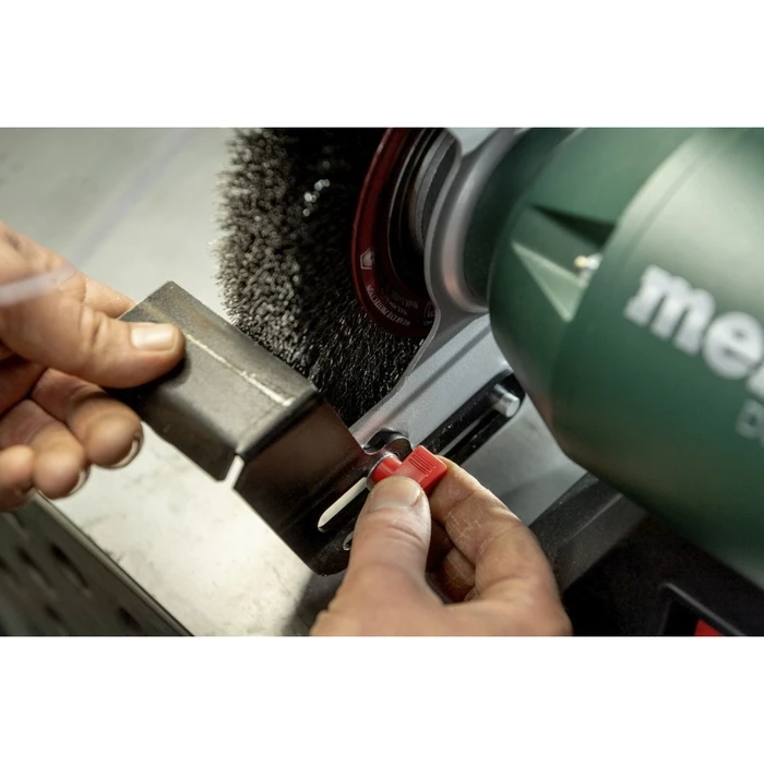Metabo BS 200 Plus Combination Belt Sander / Bench Grinder, 600 W