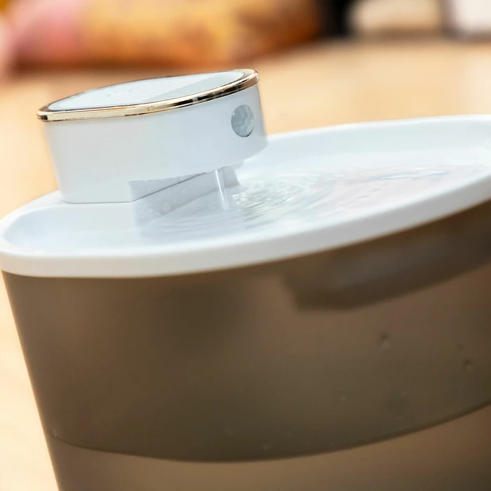 Επαναφορτιζόμενο Συντριβάνι για Γάτες με Αισθητήρα Refopet InnovaGoods 