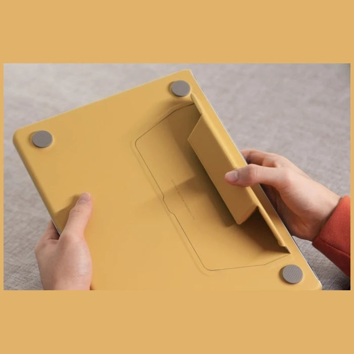 UNIQ Lyden Versa MacBook Air 13" M2 2022 / M3 2024 / M4 2025 / M5 2026 yellow