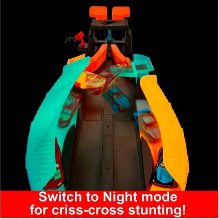 Αυτοκινητόδρομος Mattel Cars Set Night Race Track Glowing In The Dark